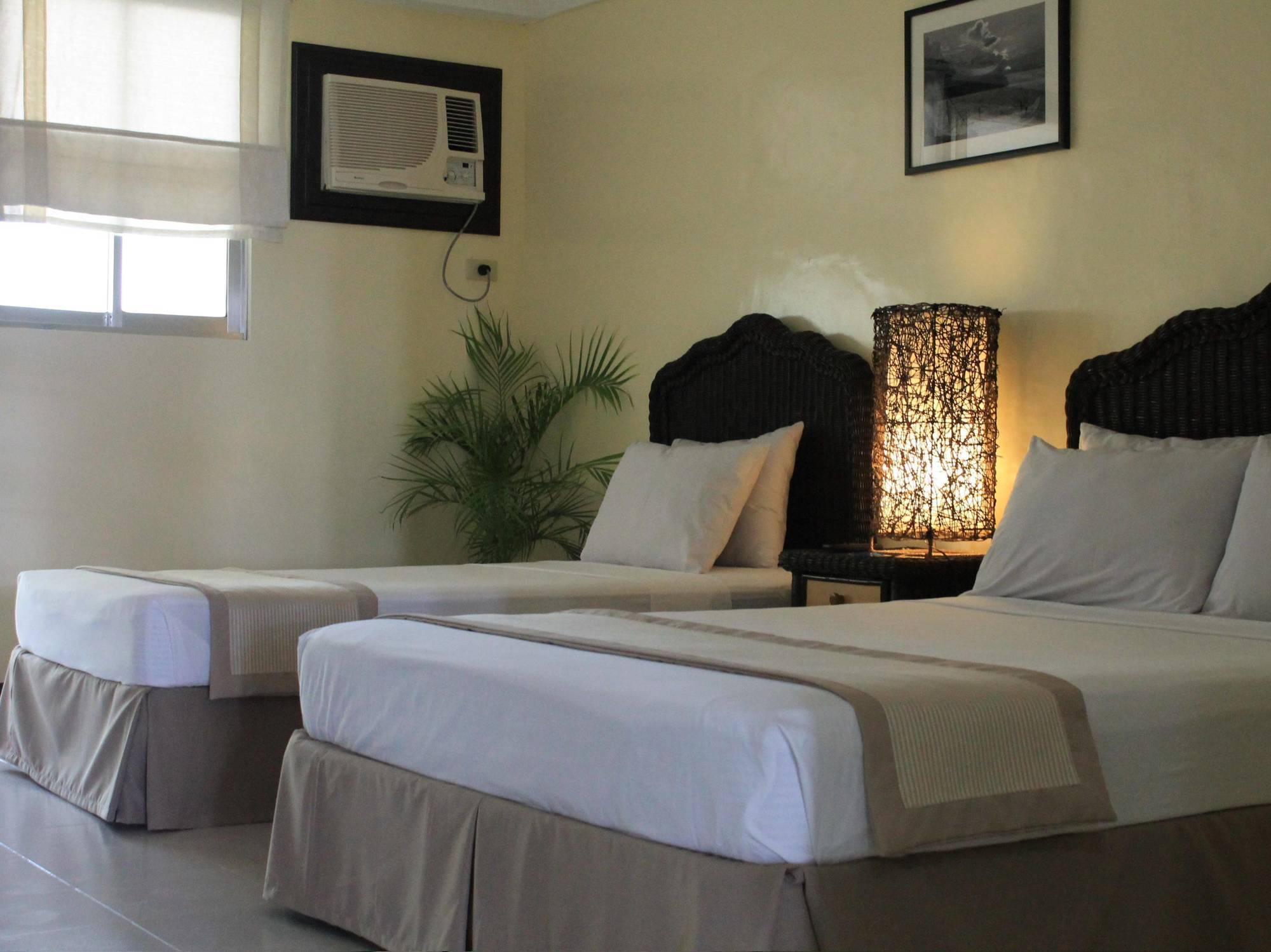 Matabungkay Beach Hotel Batangas City Kültér fotó